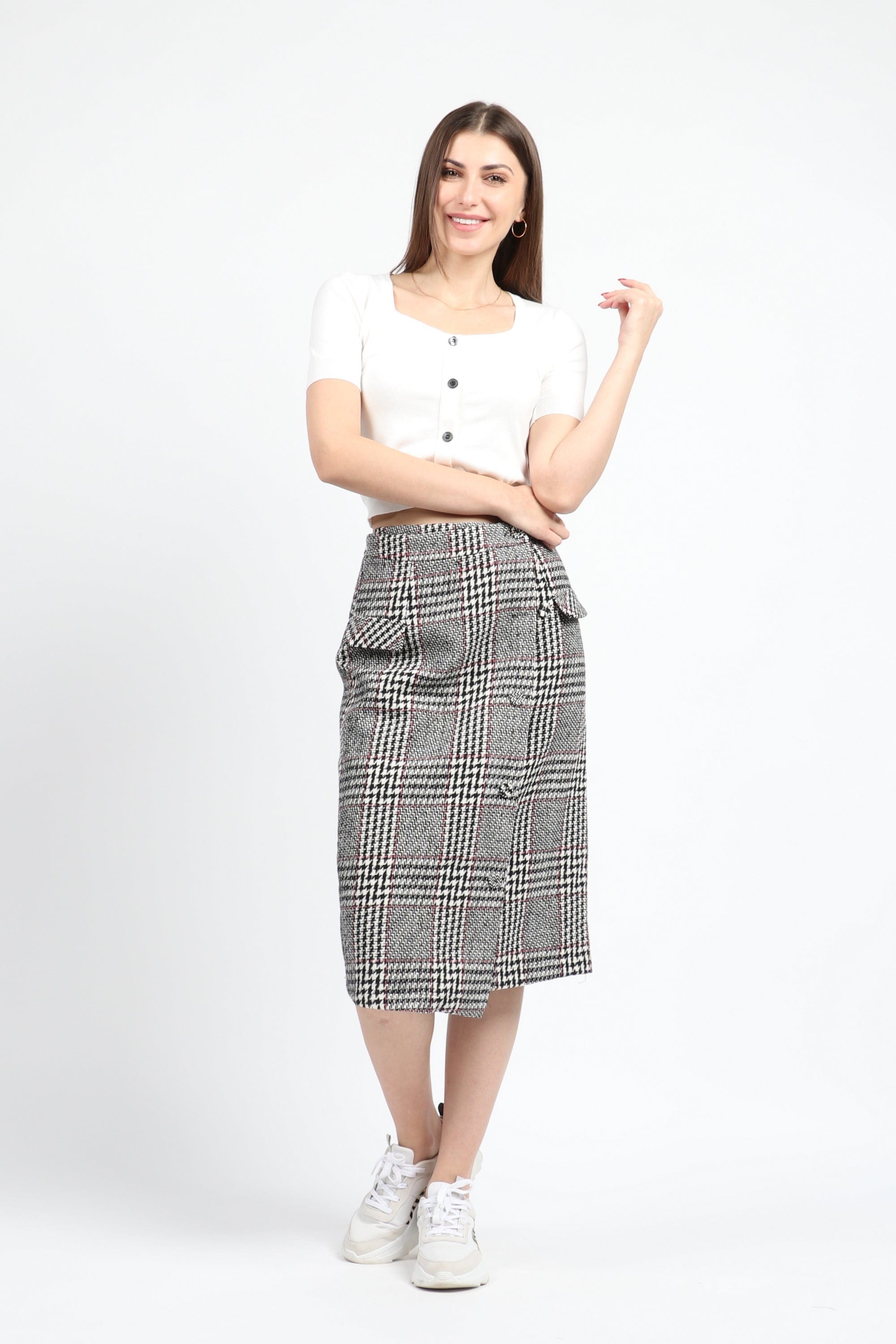 كيتشن بلوزة قصيرة سادة بأزرار أمامية نص كم