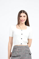 كيتشن بلوزة قصيرة سادة بأزرار أمامية نص كم