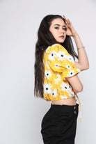 كيتشن بلوزة قصيرة الأكمام موردة واسعة برباط أصفر