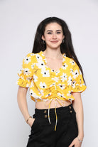 كيتشن بلوزة قصيرة الأكمام موردة واسعة برباط أصفر