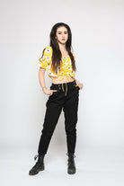 كيتشن بلوزة قصيرة الأكمام موردة واسعة برباط أصفر