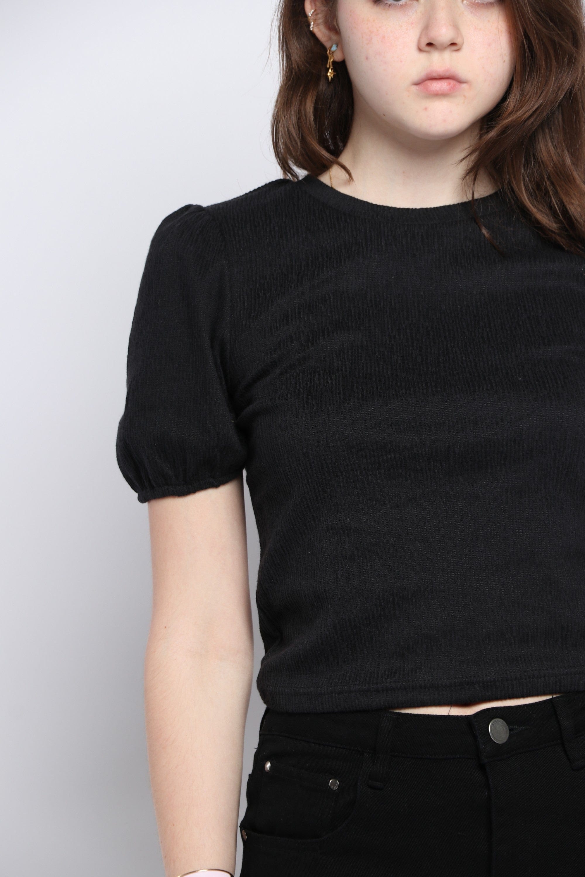 كيتشن بلوزة قصيرة الأكمام سادة كتف مرتفع