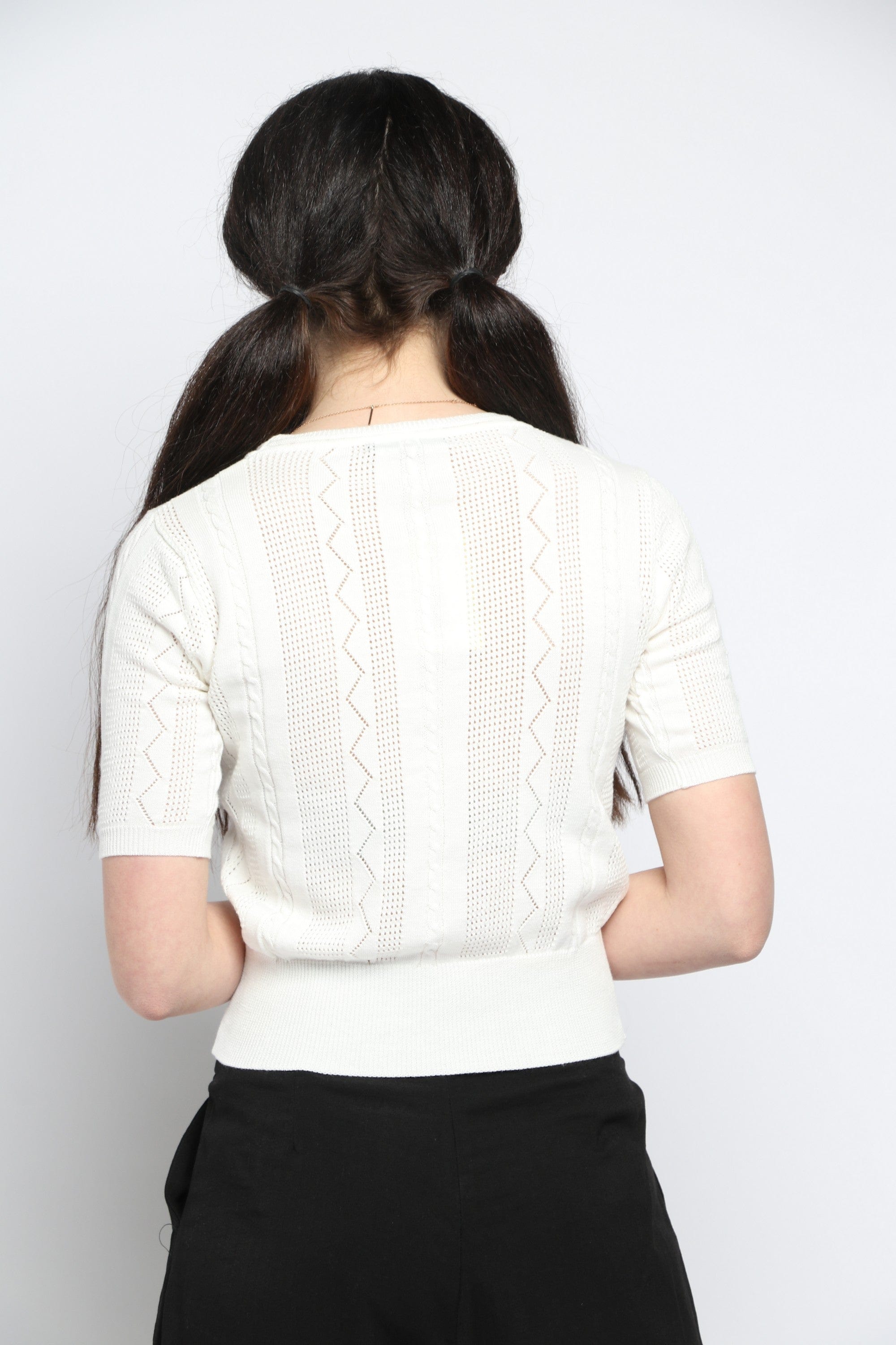 كيتشن بلوزة قصيرة الأكمام سادة مخرمة بأشكال