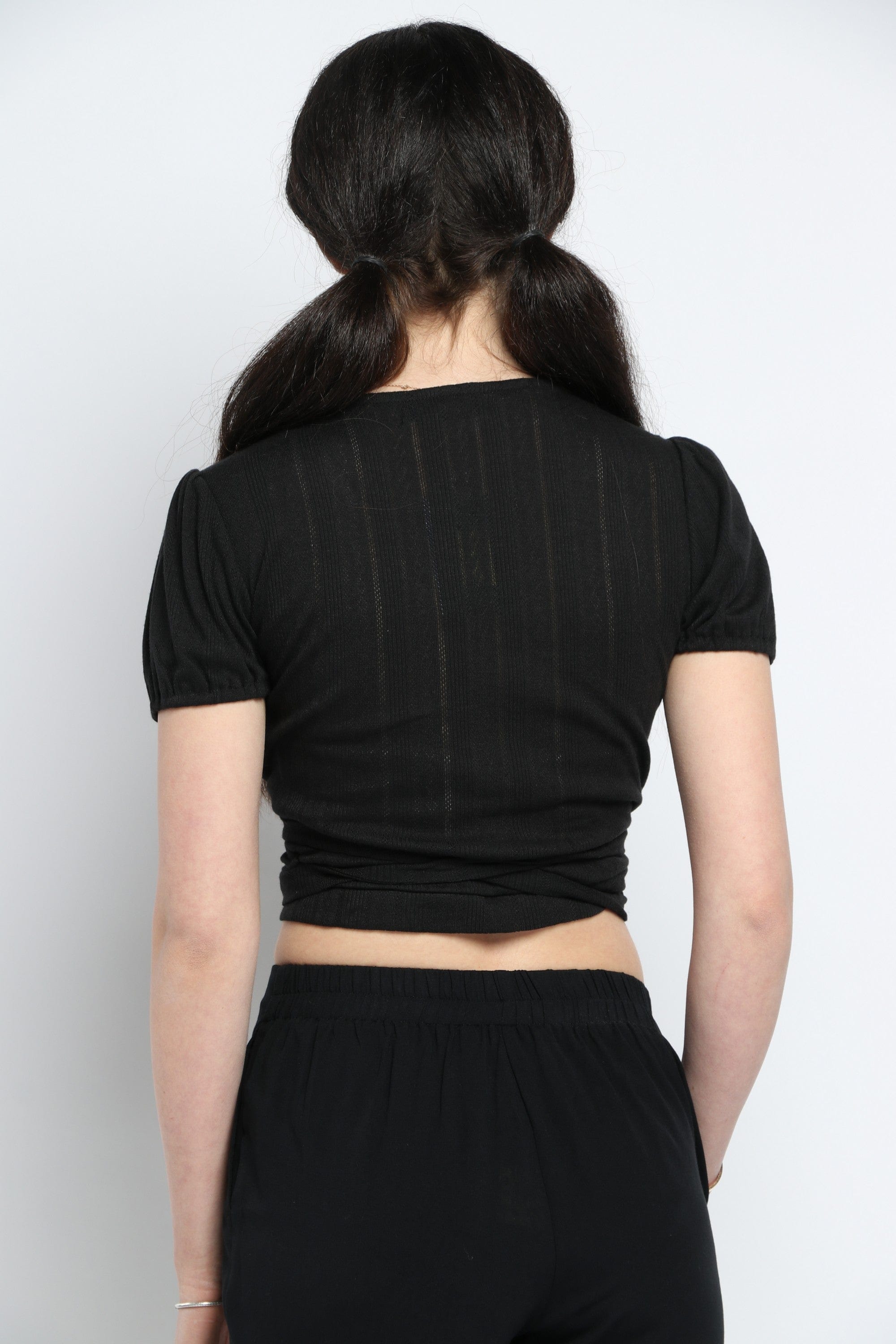 كيتشن بلوزة قصيرة الأكمام سادة برباط أمامي وفتحة V