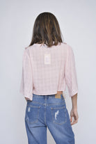 كيتشن بلوزة نص بطن بأزرار أمامية مكشكشة من الجوانب 3/4 كم نسائي