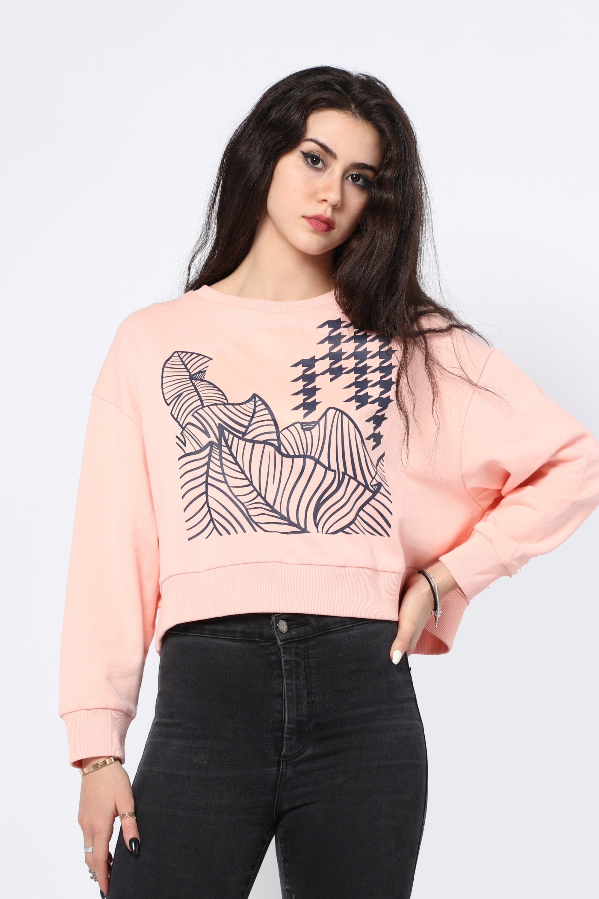 كيتشن بلوزة قصيرة أوفر سايز مطبوعة بكم طويل نسائي