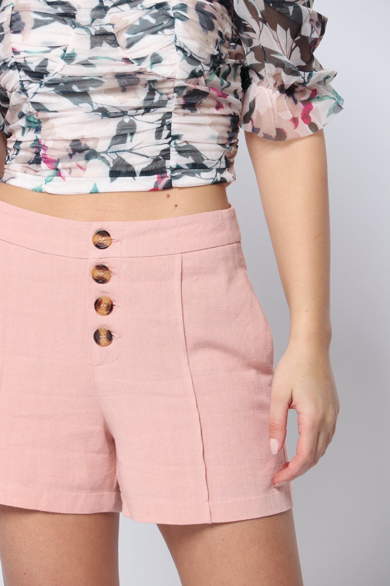 كيتشن شورت سادة بأزرار أمامية