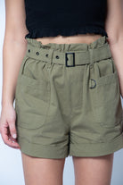 كيتشن شورت بجيوب أمامية وحزام على الخصر