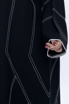 جوهرة عباية كتان سوداء كلاسيك مخططة بطريز بالطول كم طويل أسود