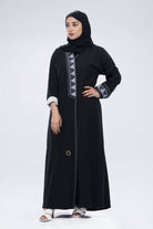 جوهرة عباية كتان موديل كلاسيك بتطريز على الصدر والكم وبطانة أسود
