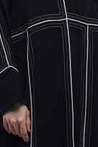 جوهرة عباية ملكي كلاسيكية مع قطن أبيض مفصل أسود