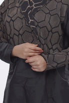 جوهرة عباية قماش شانتون كلاسيكية واسعة أسود