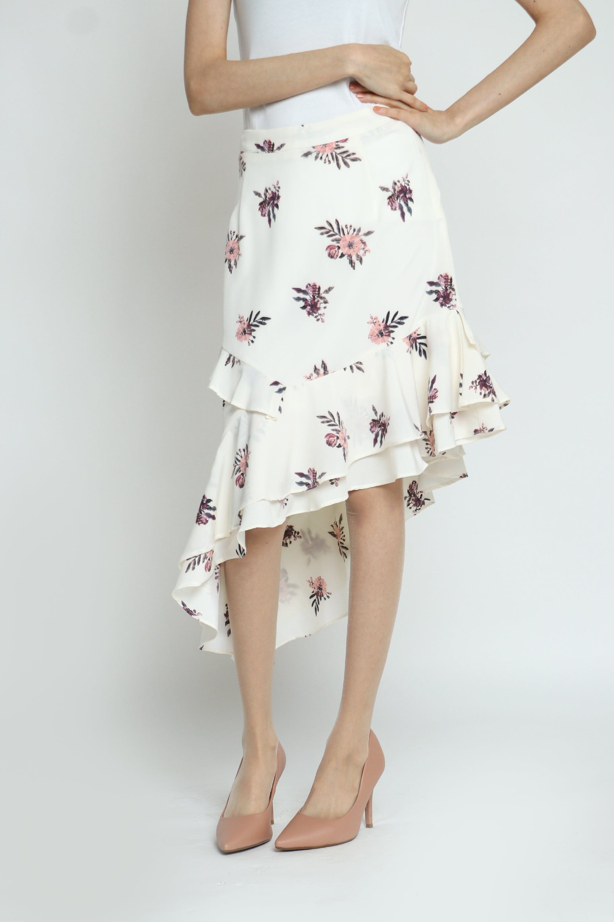 كيتشن تنورة ميدي مشجرة بطبعة ورد بكلوش طويلة من الخلف أوف وايت