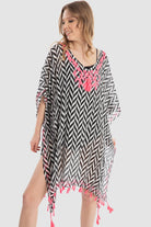 داليدرس كيمونو بنمط مخطط نص كم مفتوح نسائي مزين بالخيط أسود/فوشيا