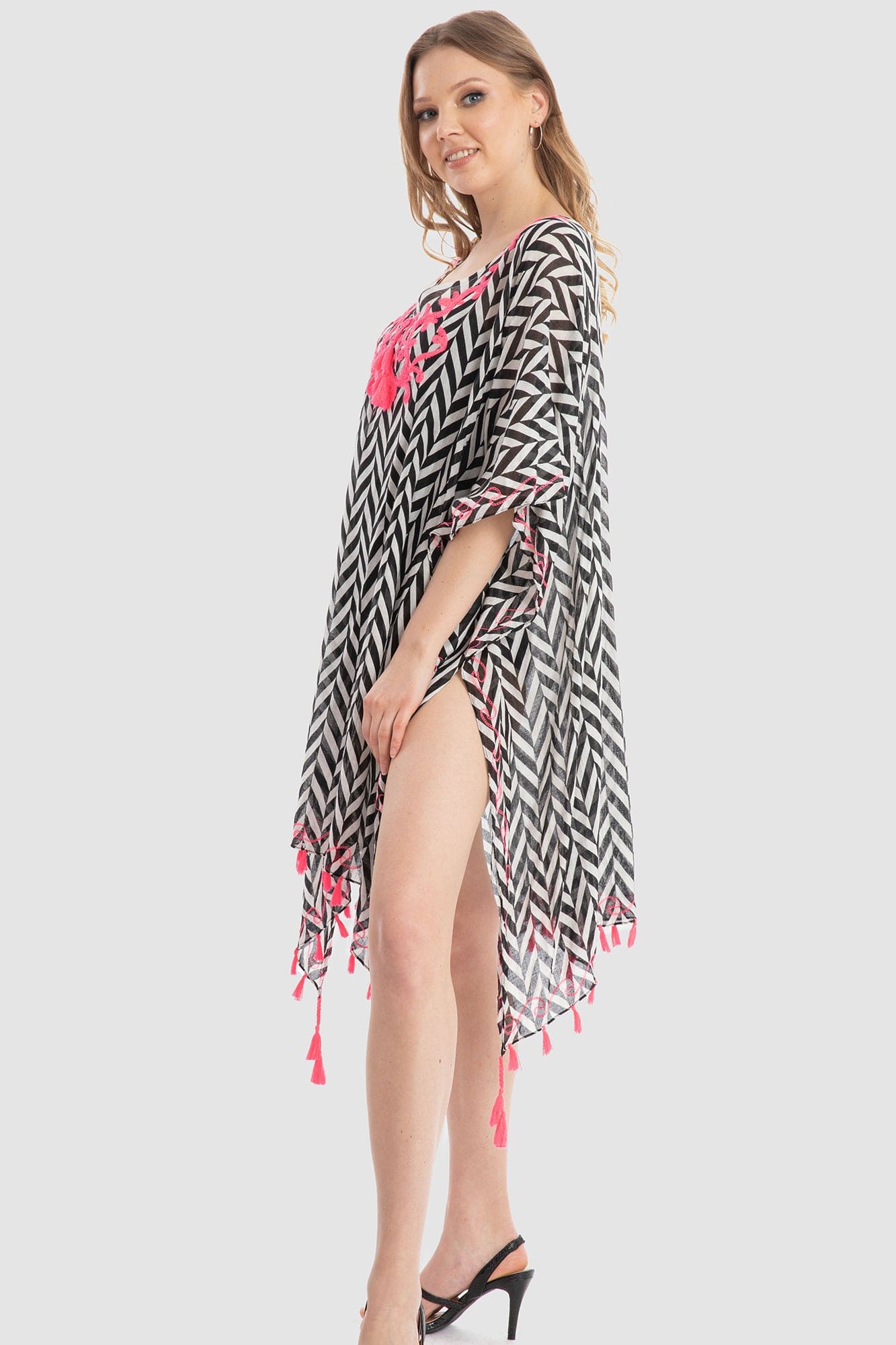 داليدرس كيمونو بنمط مخطط نص كم مفتوح نسائي مزين بالخيط أسود/فوشيا