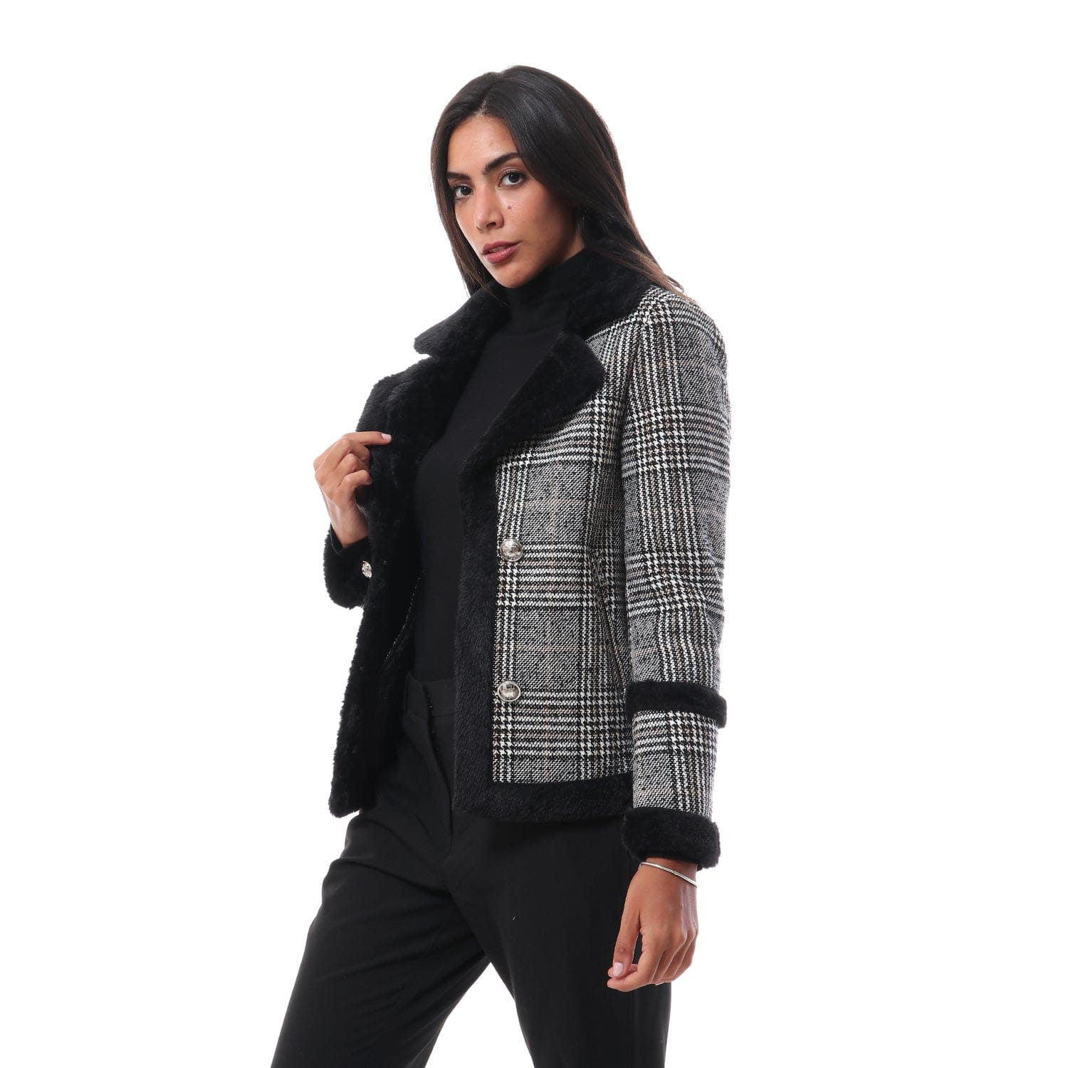داليدرس جاكيت كاروهات مزين بالفرو كم طويل نسائي أسود/أبيض