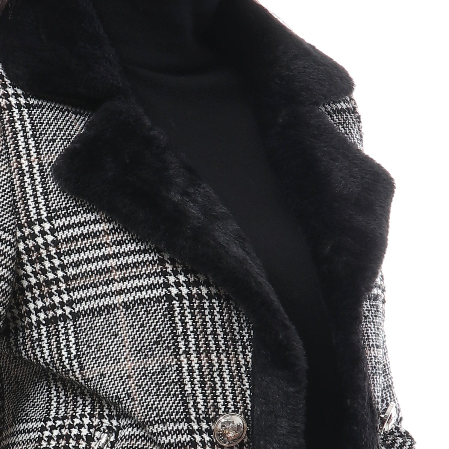 داليدرس جاكيت كاروهات مزين بالفرو كم طويل نسائي أسود/أبيض