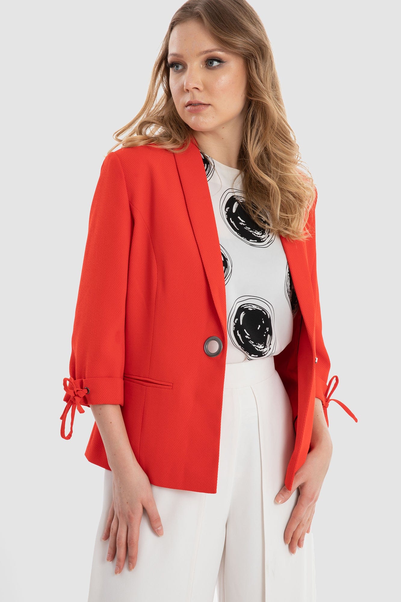 داليدرس جاكيت رسمي سادة كم طويل مزين بفيونكة أحمر