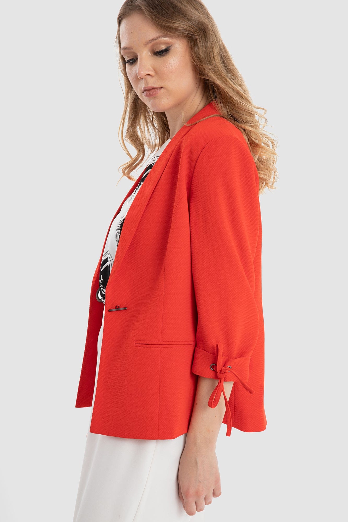 داليدرس جاكيت رسمي سادة كم طويل مزين بفيونكة أحمر