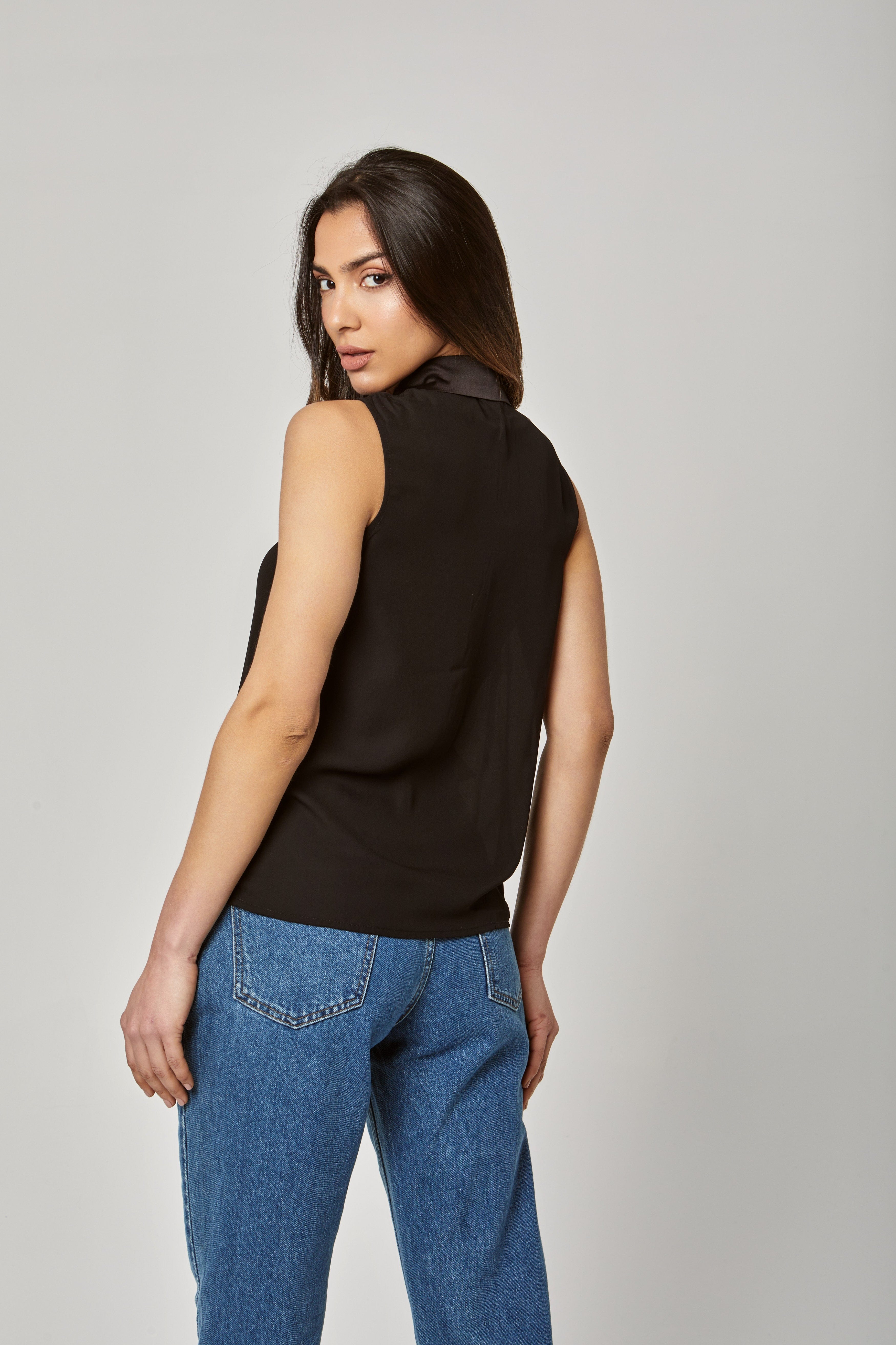 داليدرس بلوزة سادة بياقة عريضة