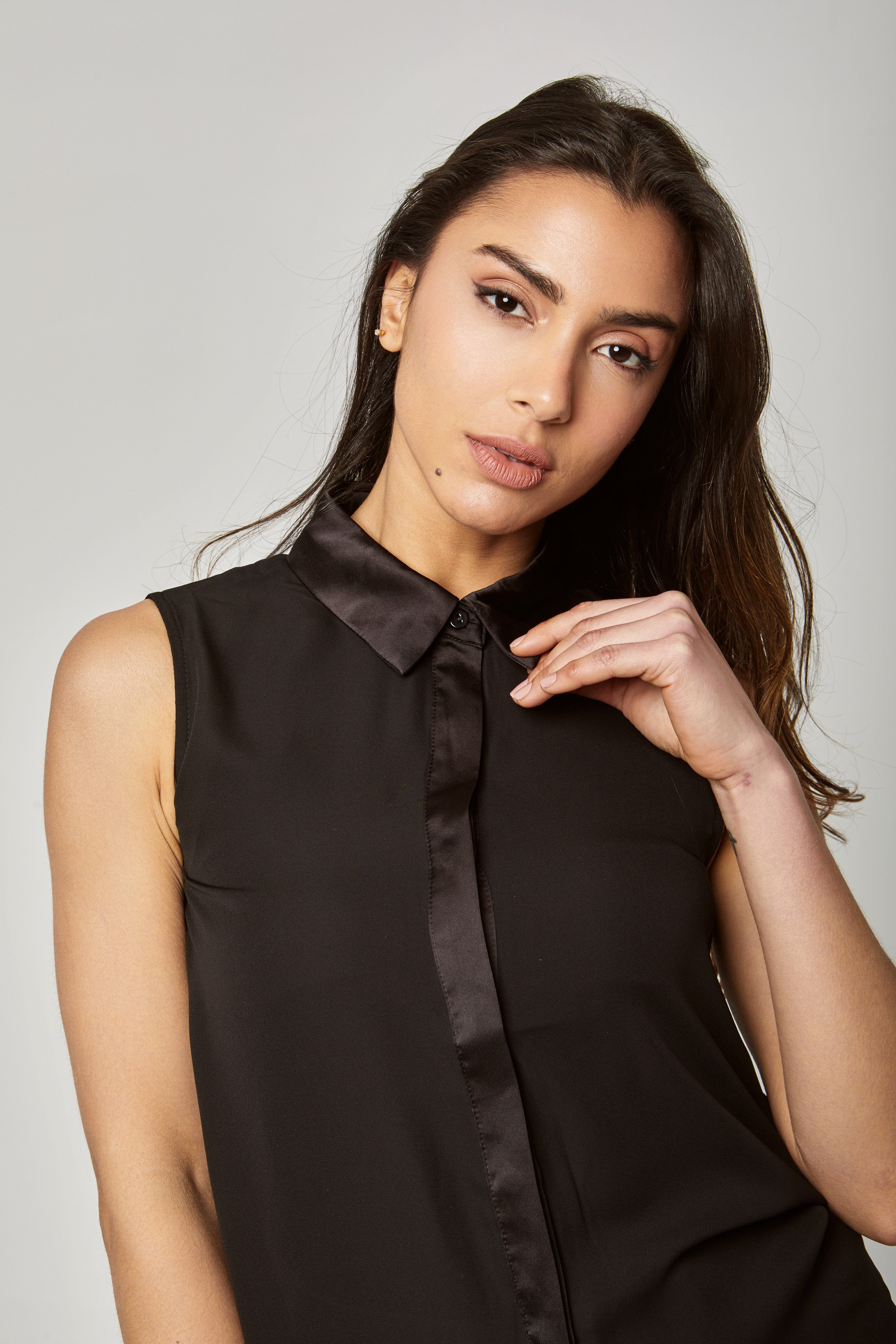 داليدرس بلوزة سادة بياقة عريضة