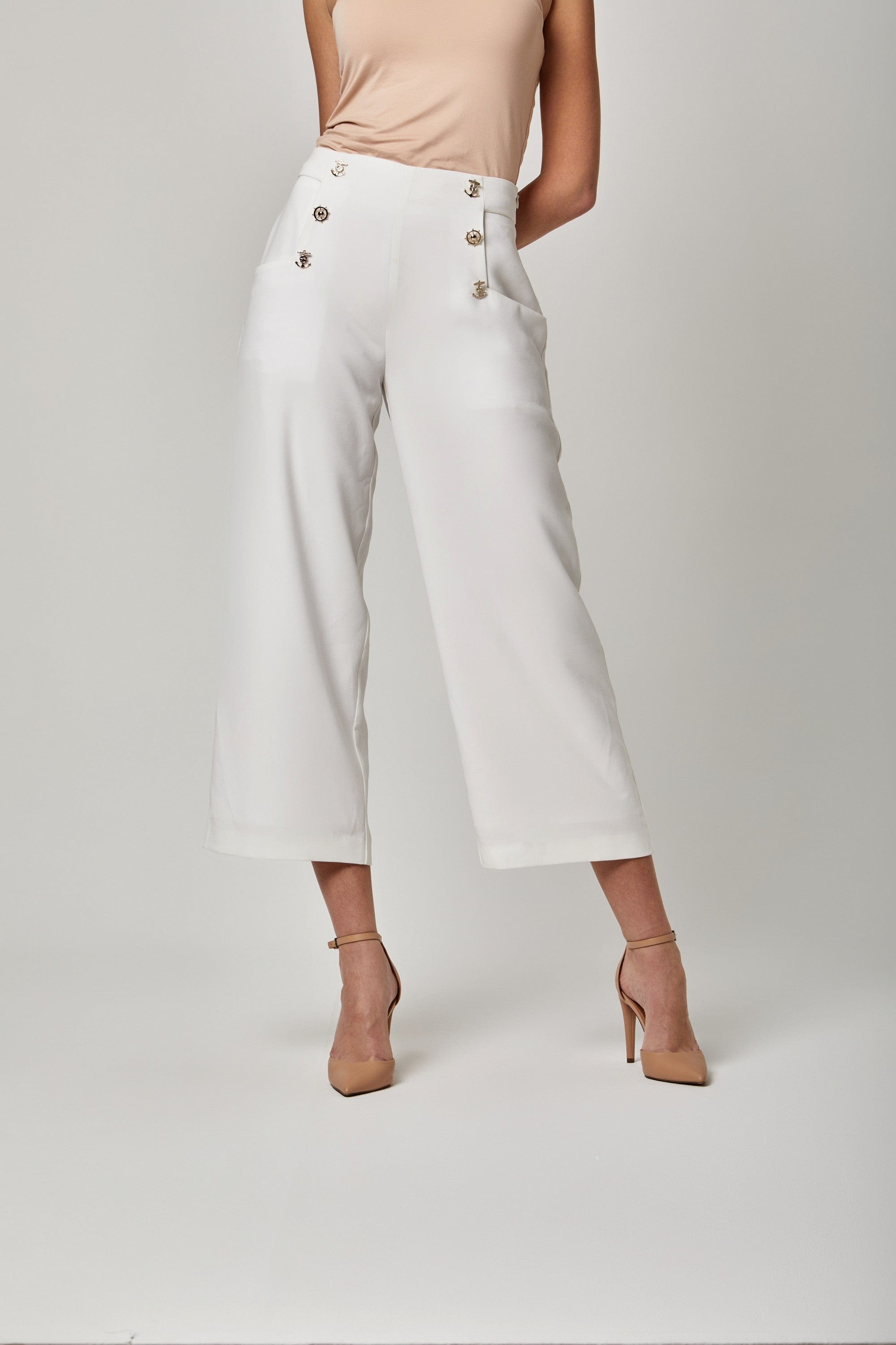 داليدرس بنطلون سادة واسه بأزرار ذهبية جانبية أبيض