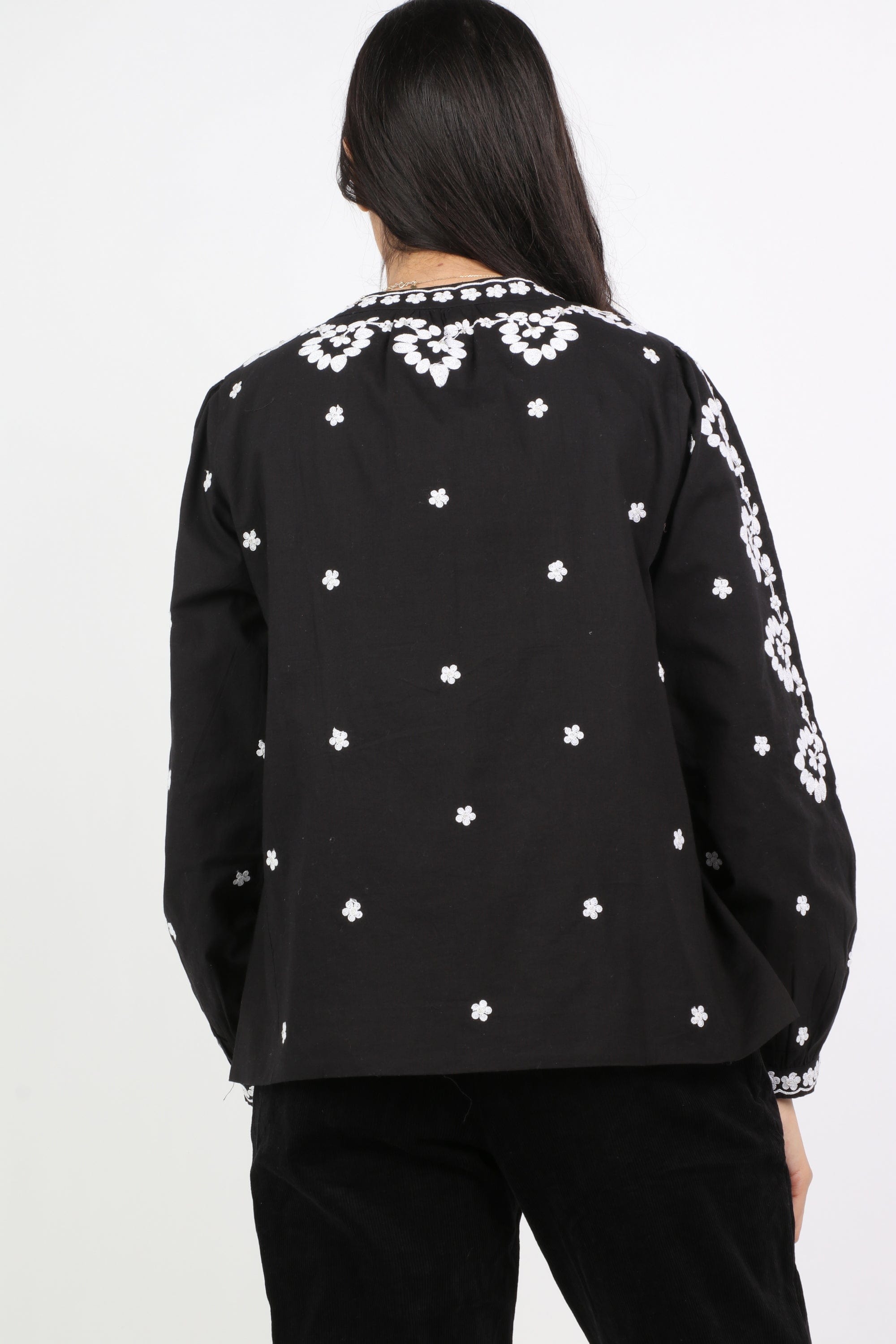 داليدرس جاكيت مطرز بالخيوط كم طويل نسائي أسود