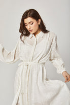 داليدرس فستان قميص شفاف بحزام خصر بأكمام طويلة واسعة بيج فاتح