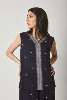 داليدرس بلوزة نسائية مطرزة من الأمام بدون أكمام