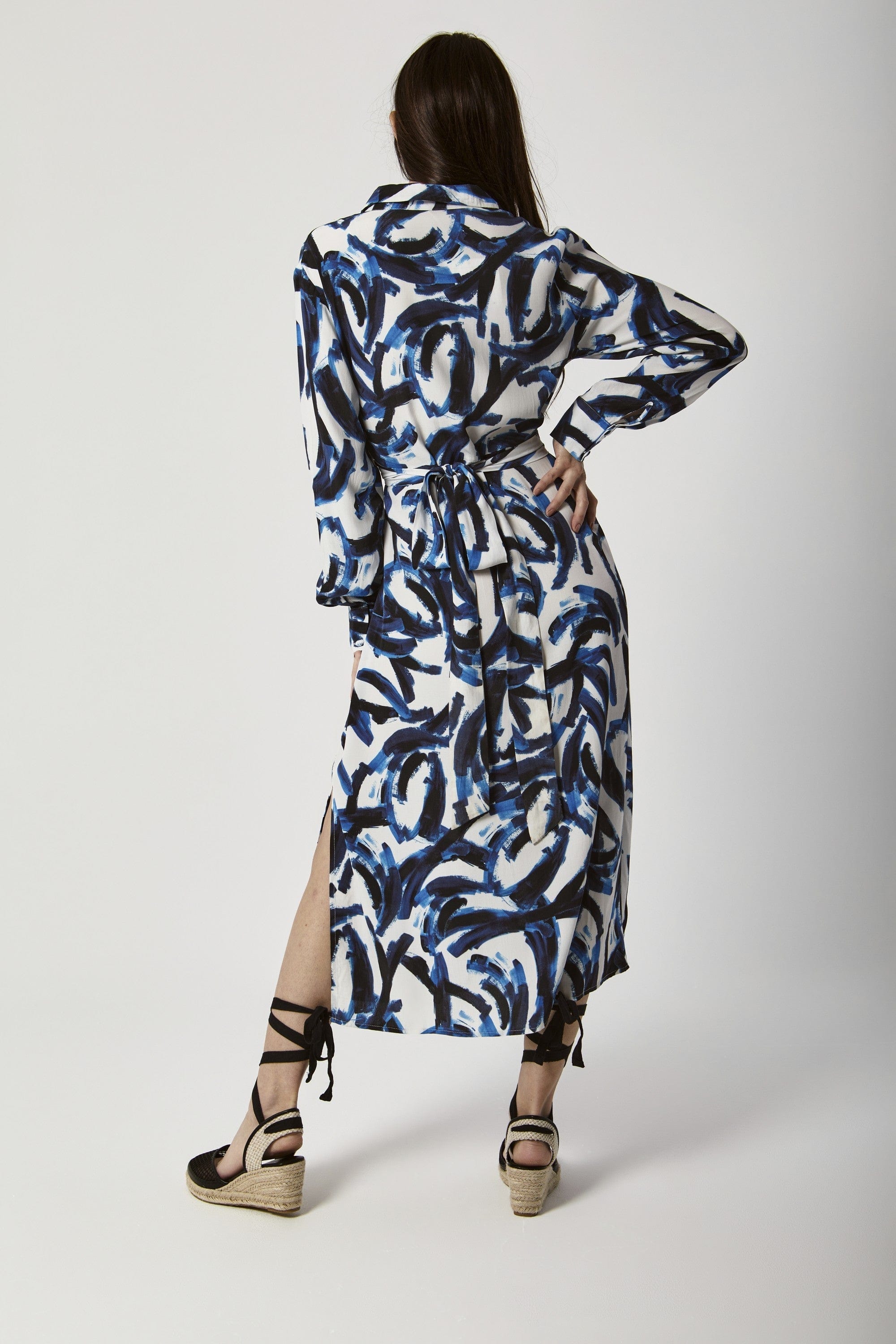 داليدرس فستان ميدي مشجر مفتوح من الجنب بأزرار أمامية كم طويل أزرق داكن