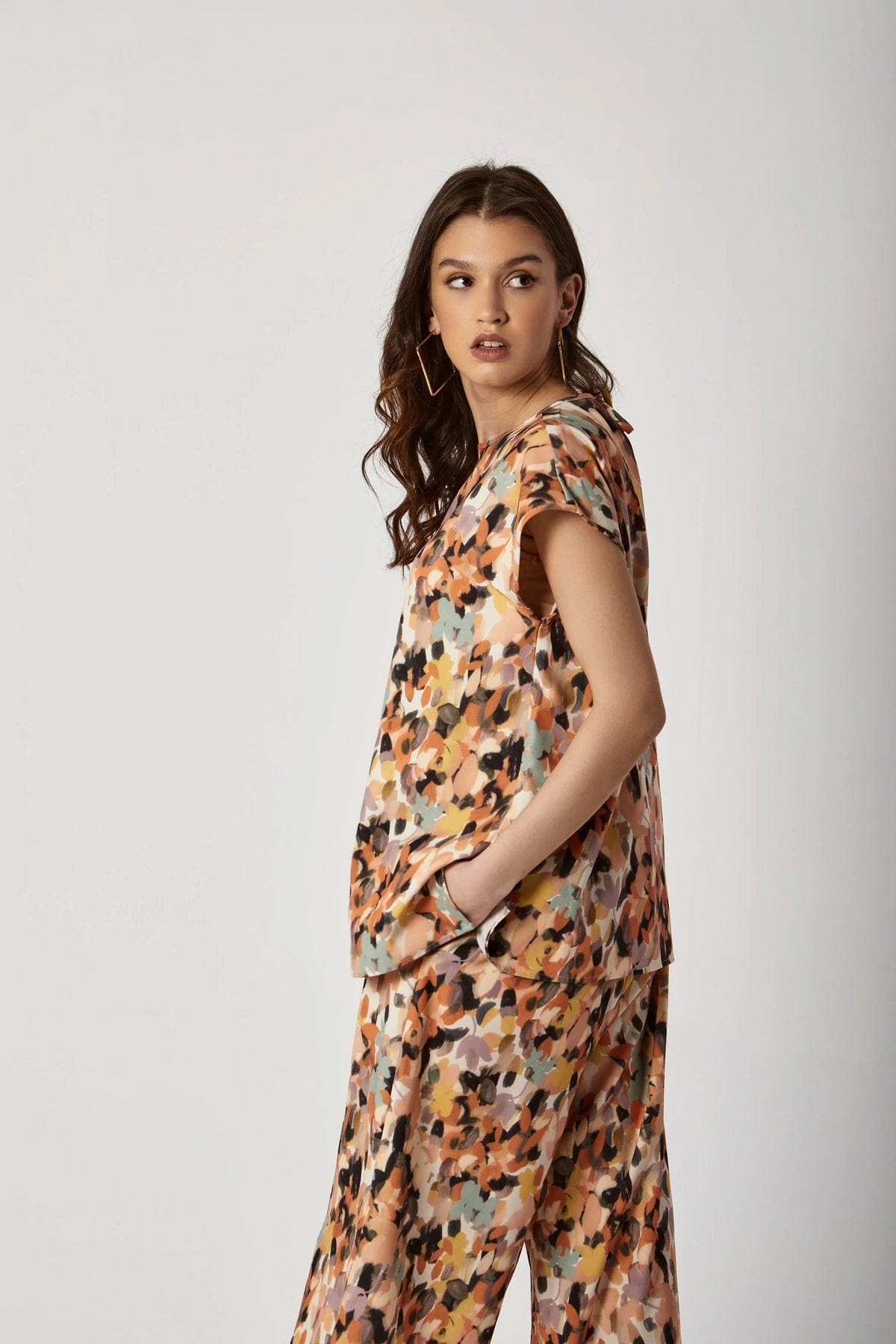 داليدرس بلوزة نسائية مطبوعة بحزام خصر متعدد الألوان