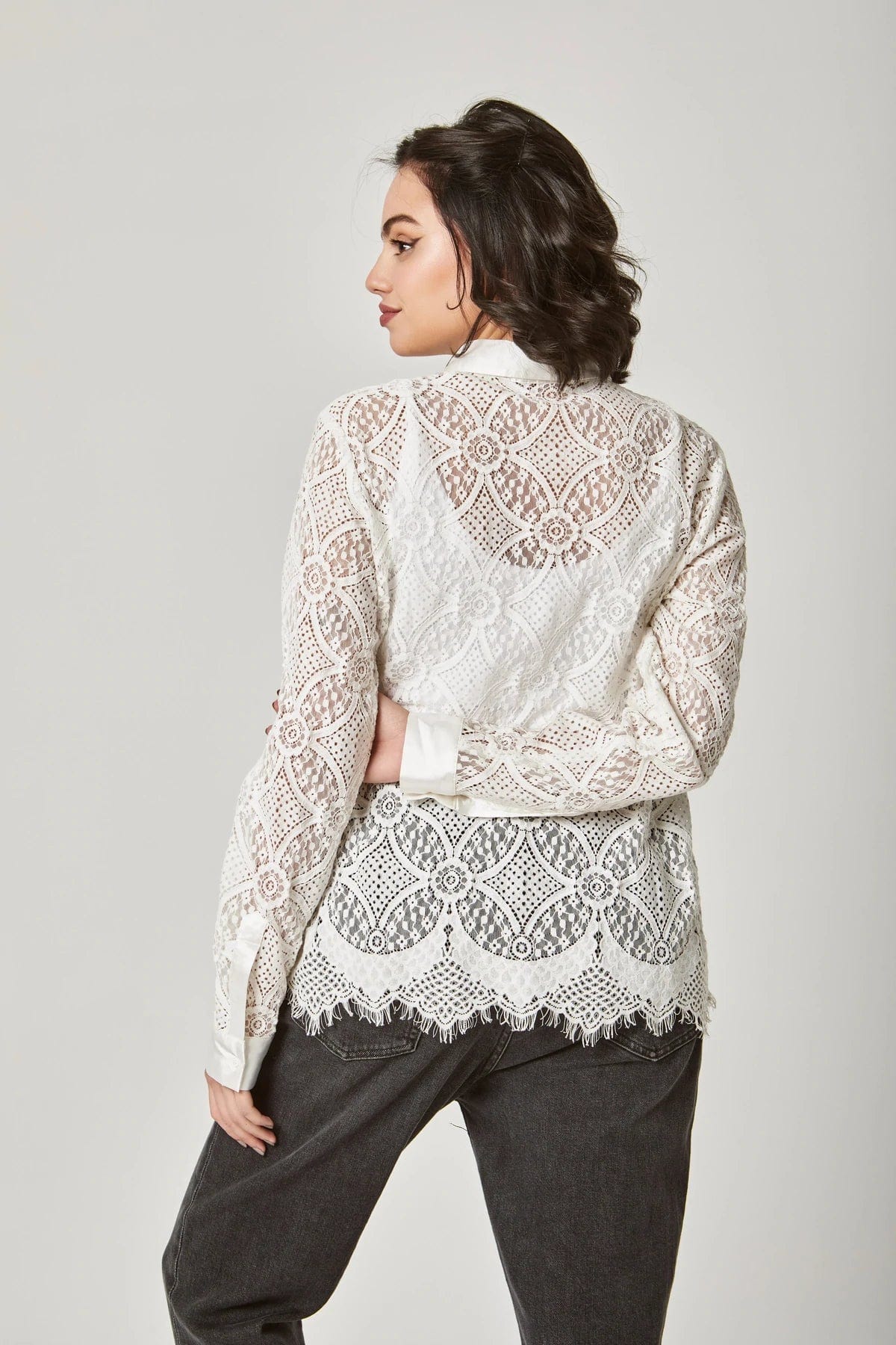 داليدرس بلوزة دانتيل بأزرار أمامية لامعة نسائي