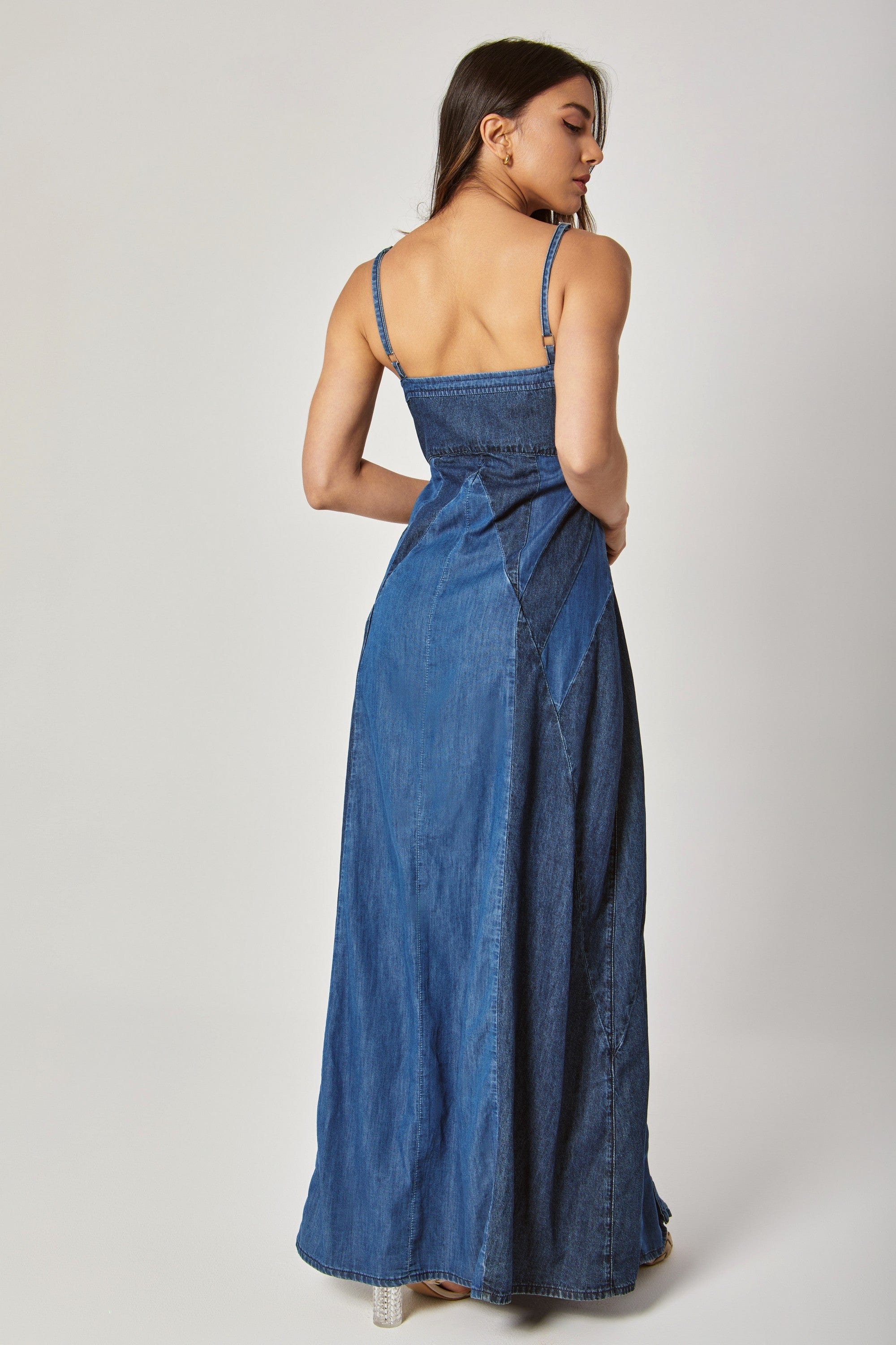 داليدرس فستان جينز طويل بحمالات نسائي أزرق فاتح