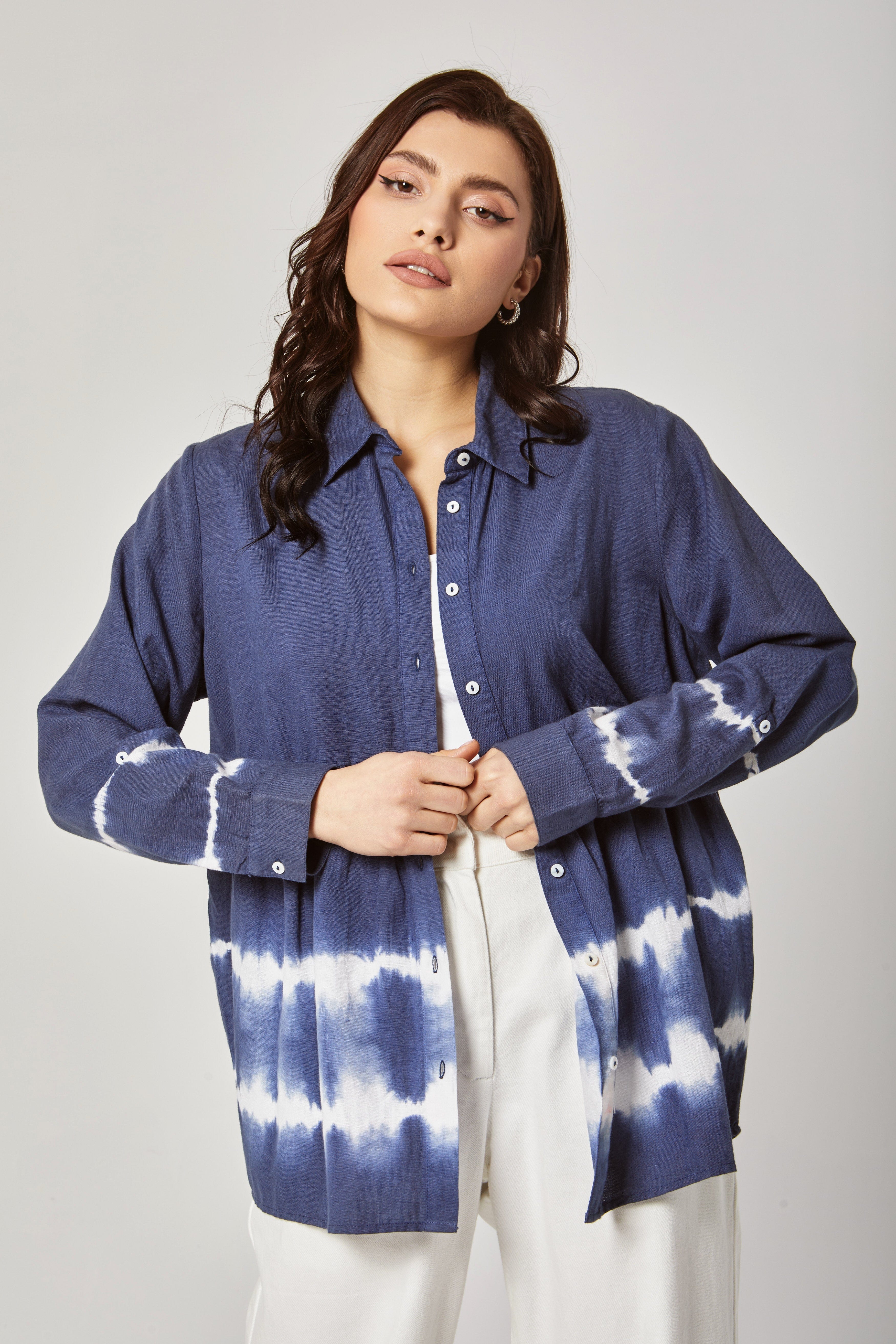 داليدرس بلوزة نسائية مشبحة بأزرار أمامية أزرق