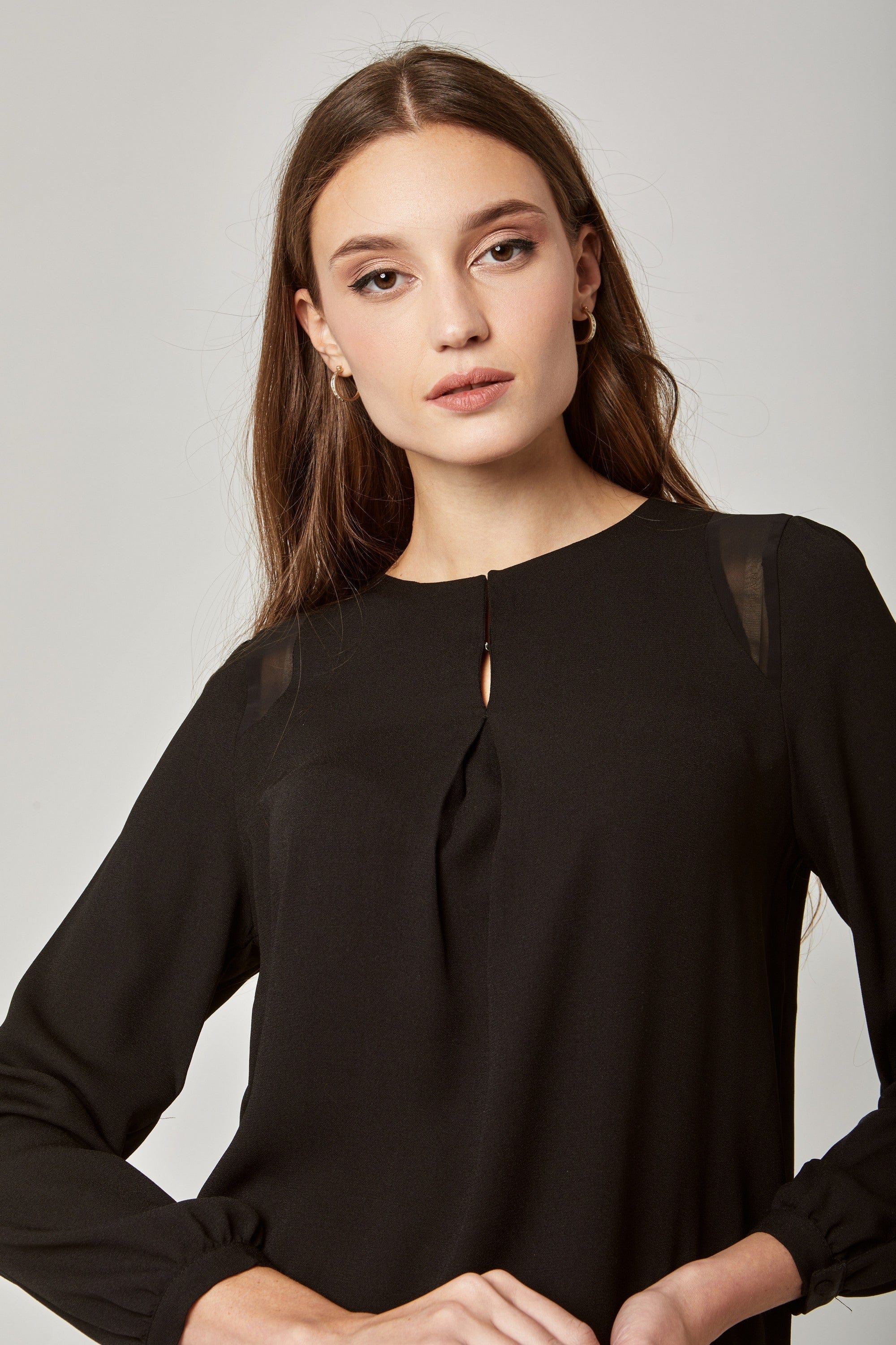 داليدرس بلوزة سادة كم طويل نسائي