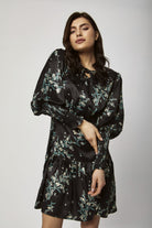 داليدرس فستان ميدي مخطط بالطول بربطة عنق بدون أكمام نسائي أسود