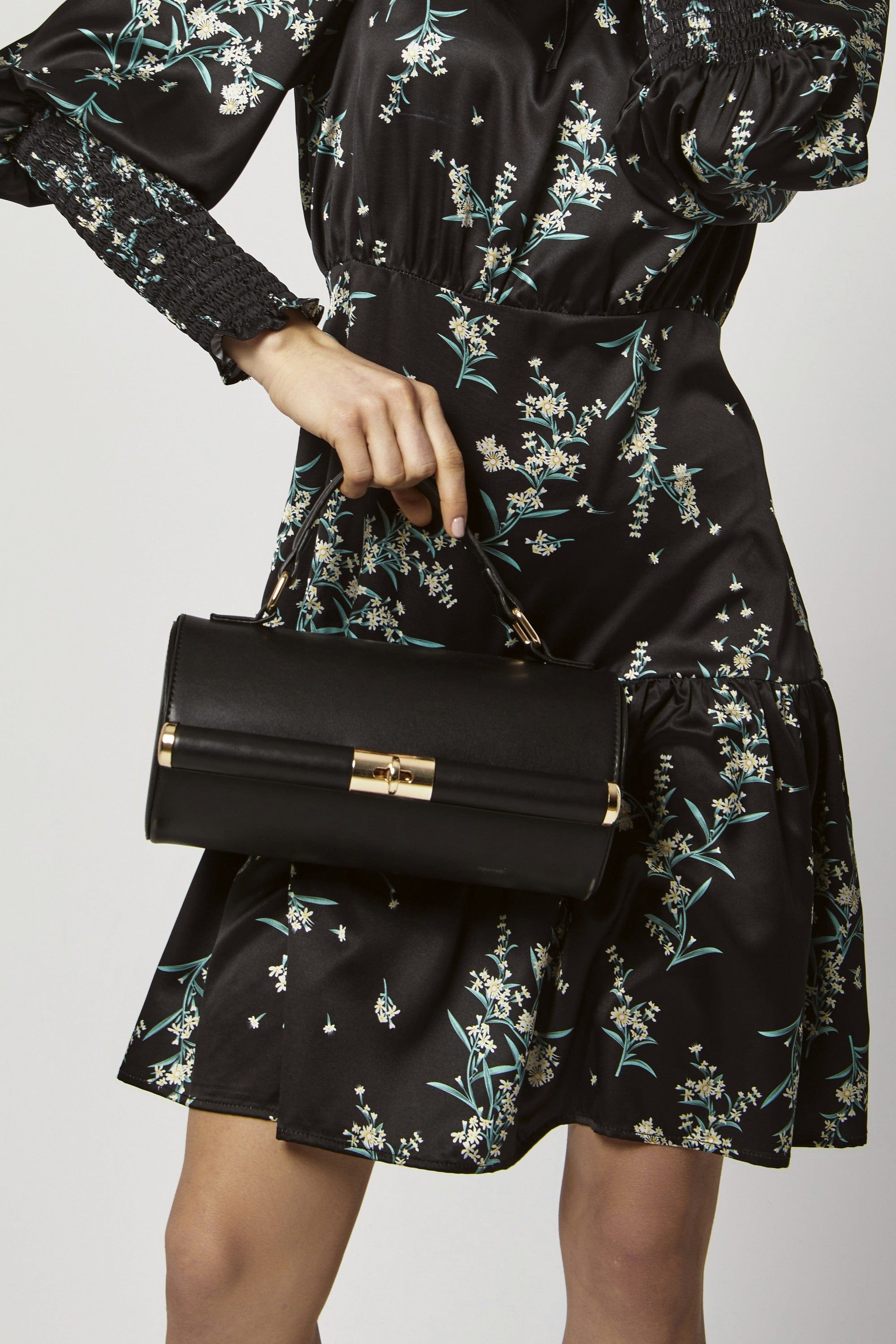 داليدرس فستان ميدي مخطط بالطول بربطة عنق بدون أكمام نسائي أسود