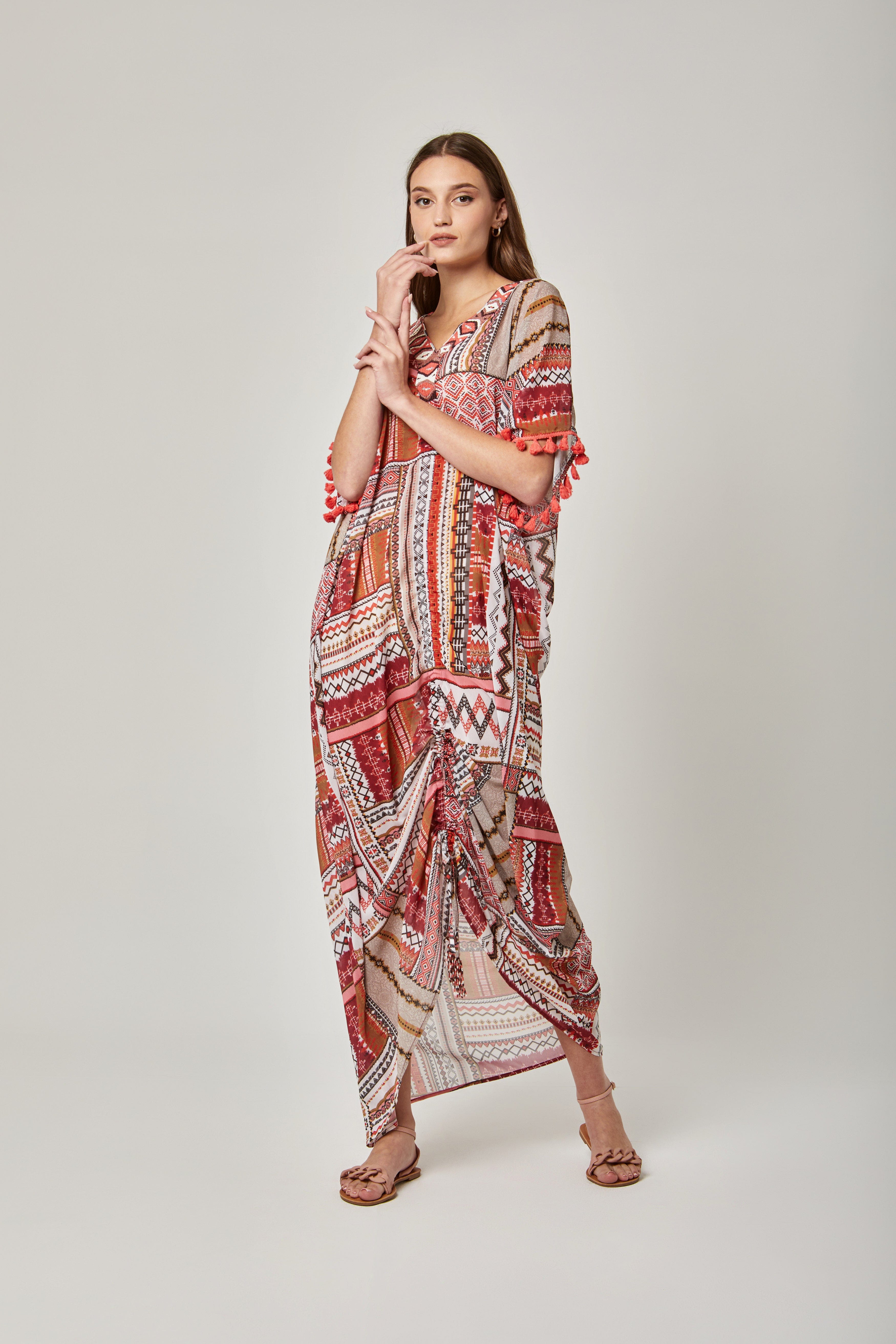 داليدرس فستان طويل منقوش بكم قصير مزين بخيوط متعدد الألوان