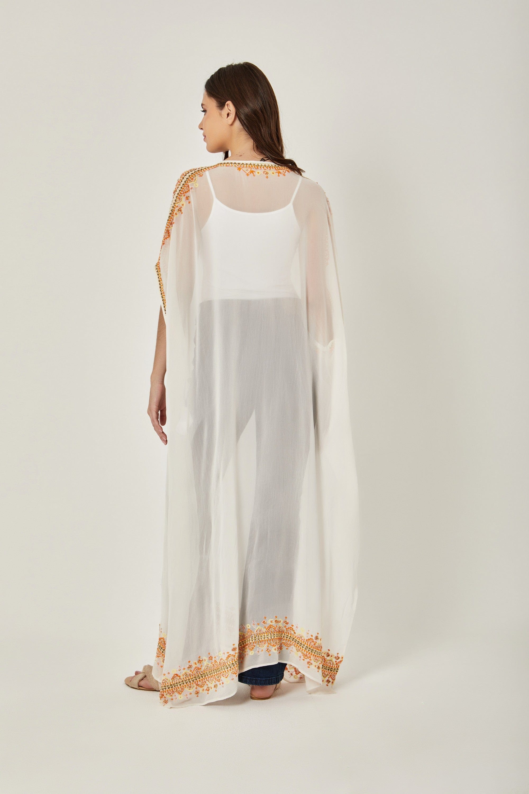 داليدرس فستان شفاف مطرز من الأطراف بأكمام واسعة أوف وايت