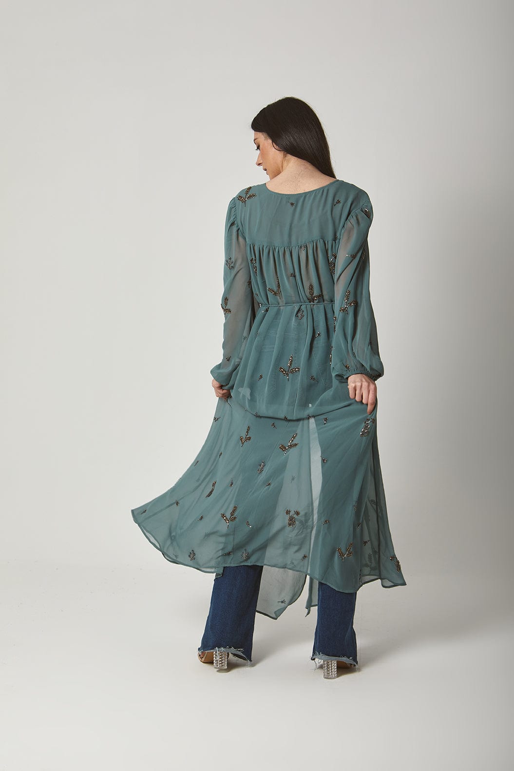 داليدرس فستان مفتوح طويل شفاف مطرز برباط خصر بكم طويل واسع