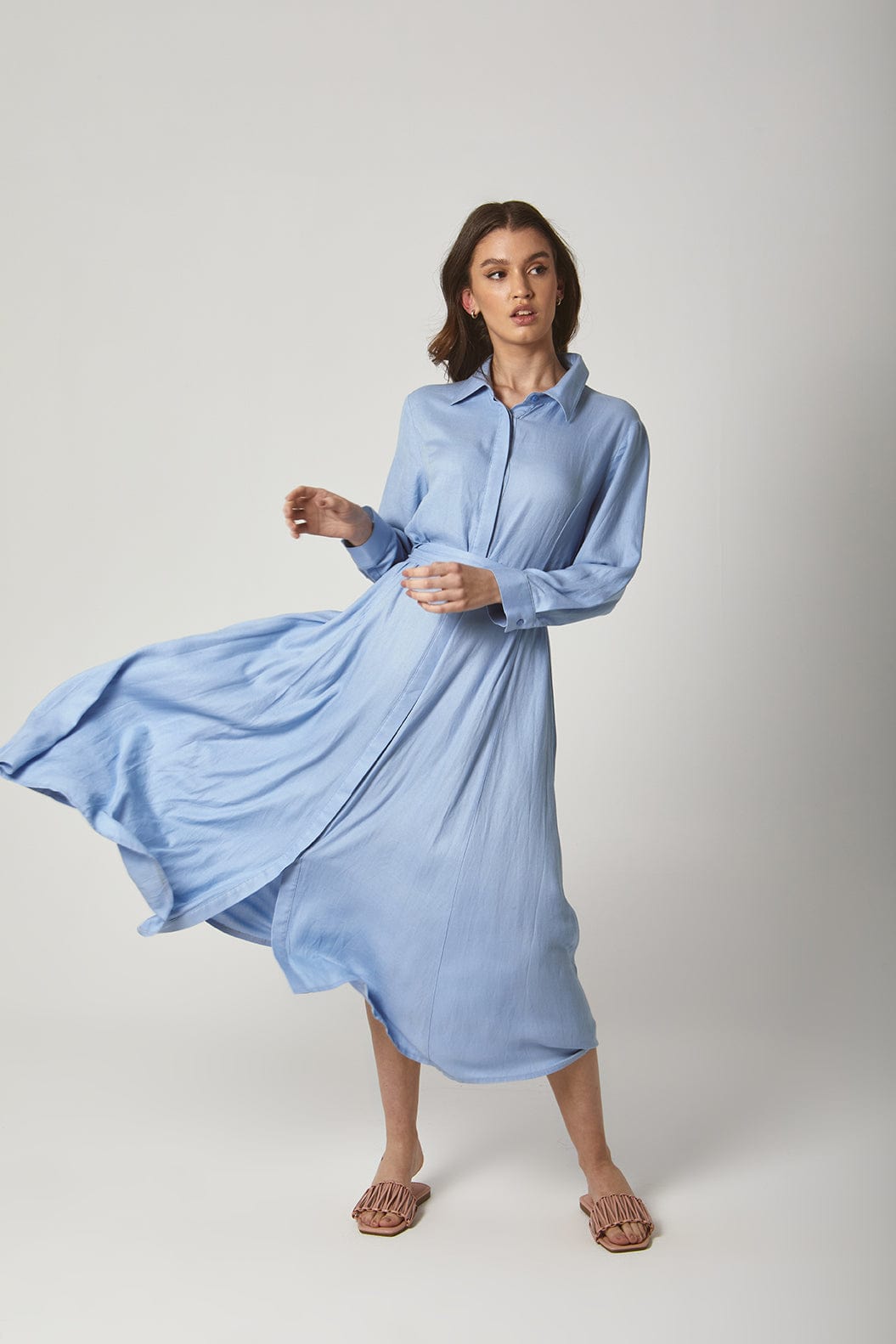 داليدرس فستان ميدي سادة برباط على الخصر عريضة كم طويل نسائي أزرق فاتح