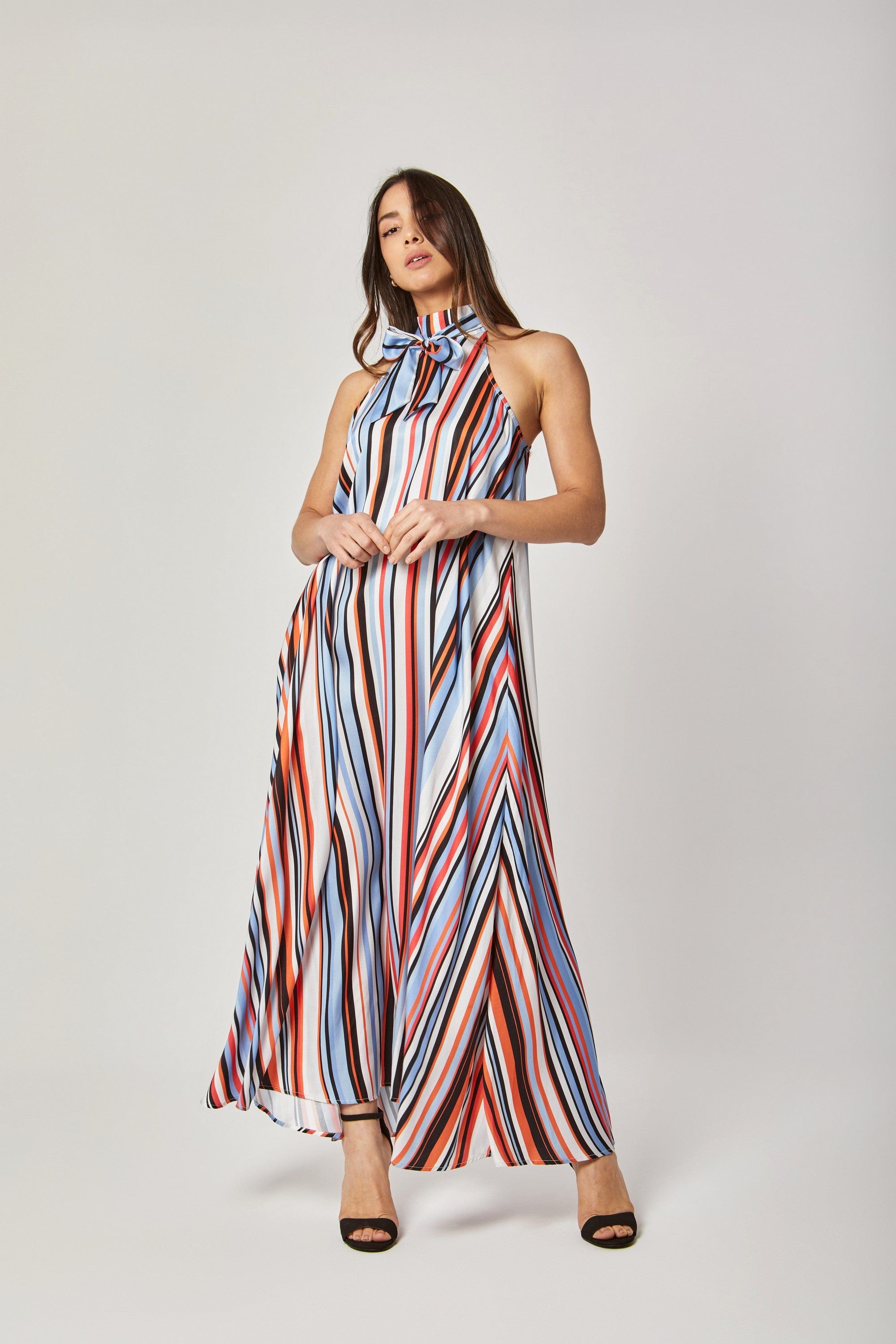 داليدرس فستان قصير سادة بخصر مطاطي كم طويل واسع بأساور نسائي متعدد الألوان