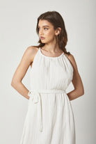 داليدرس فستان سادة طويل حمالات بياقة دائرية أوف وايت