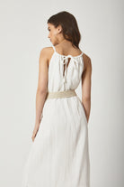 داليدرس فستان سادة طويل حمالات بياقة دائرية أوف وايت