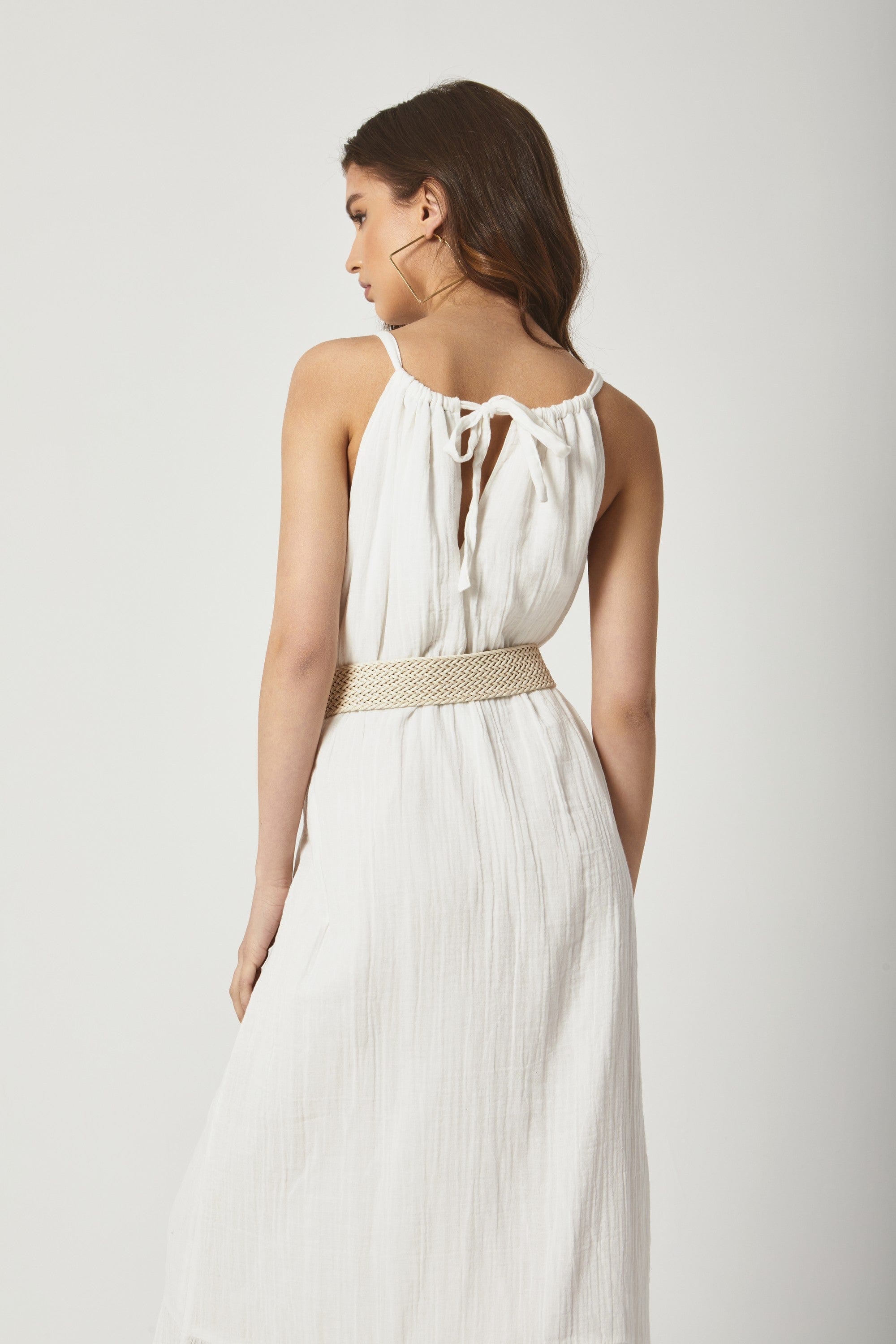 داليدرس فستان سادة طويل حمالات بياقة دائرية أوف وايت