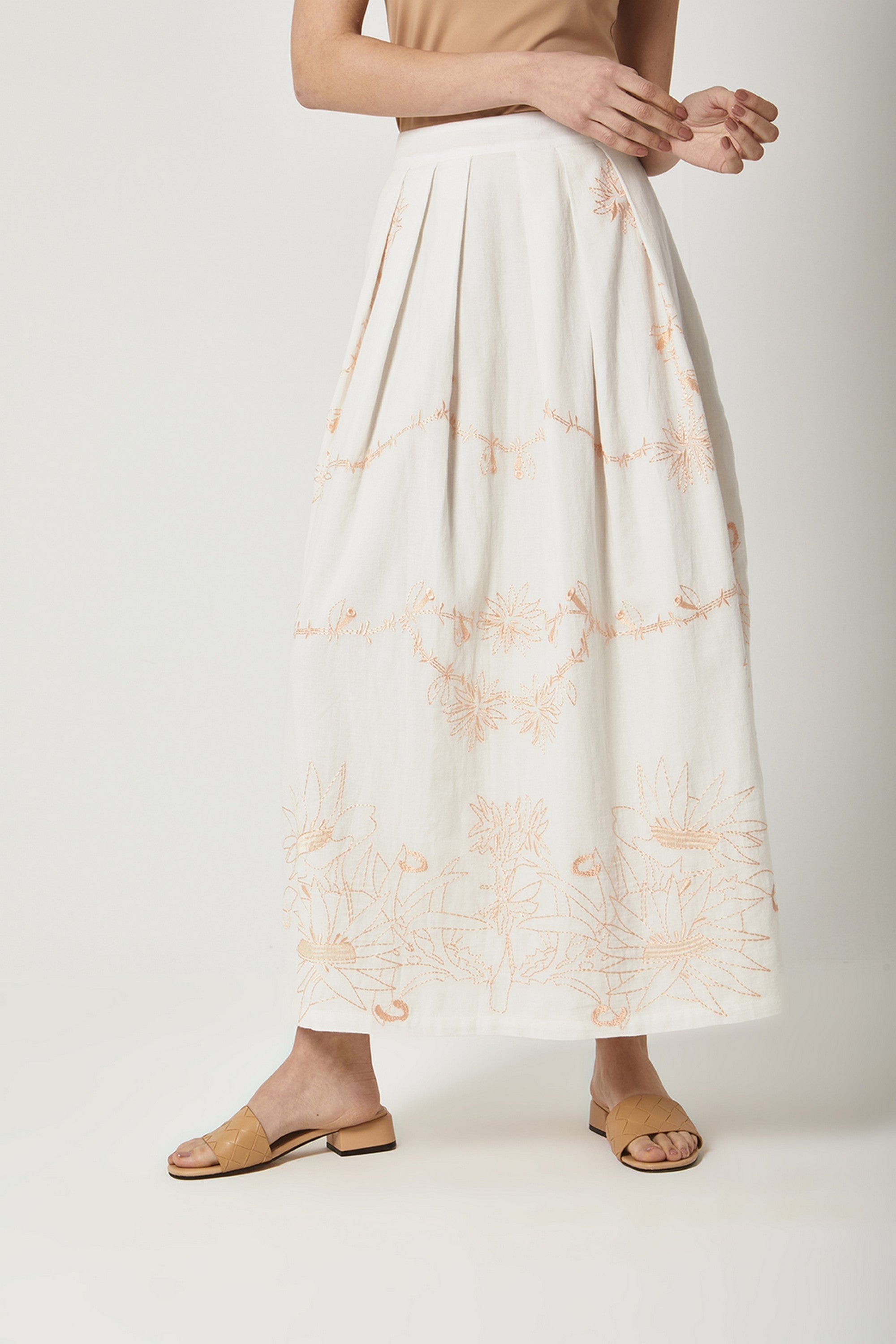 داليدرس تنورة طويلة بكسرات على الخصر مشجرة ناعمة أوف وايت