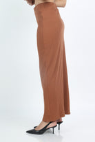 كيتشن تنورة طويلة ضيقة بأستك علي الخصر