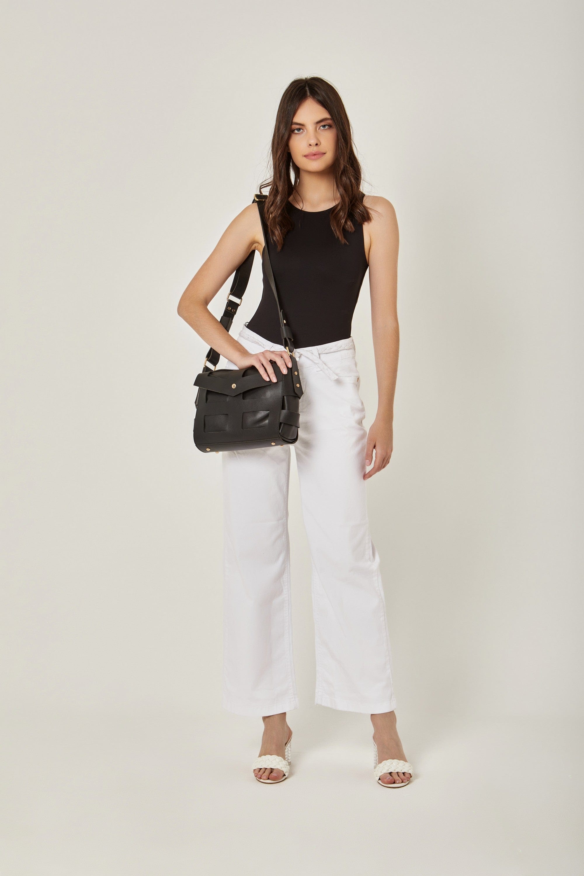 داليدرس بنطلون وايد ليج سادة برباط علي الخصر