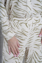 داليدرس فستان طويل منقوش نمط زيبرا بأكمام طويلة أزرق فاتح