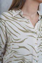 داليدرس فستان طويل منقوش نمط زيبرا بأكمام طويلة أزرق فاتح